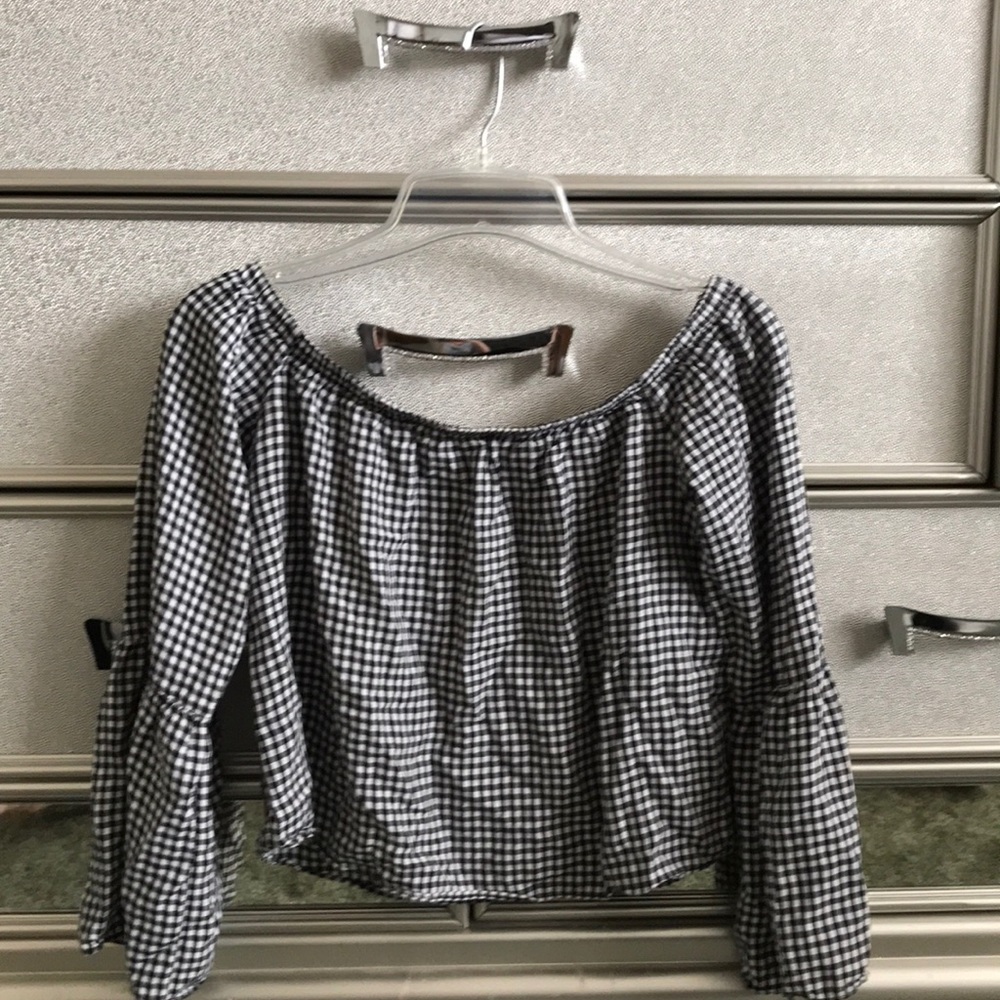 Off the shoulder gingham top !!!